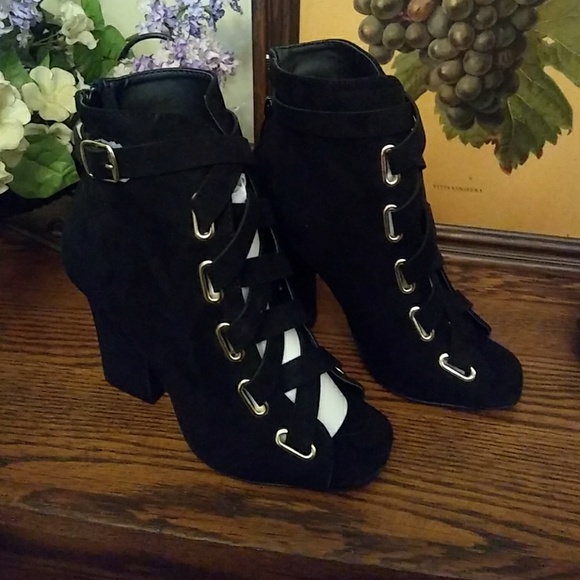 Sexy lace boots - Picture 2 of 4